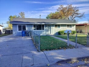 Building Photo - 755 S 13th E St