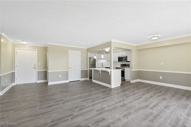 Building Photo - 12550 Lake Ave