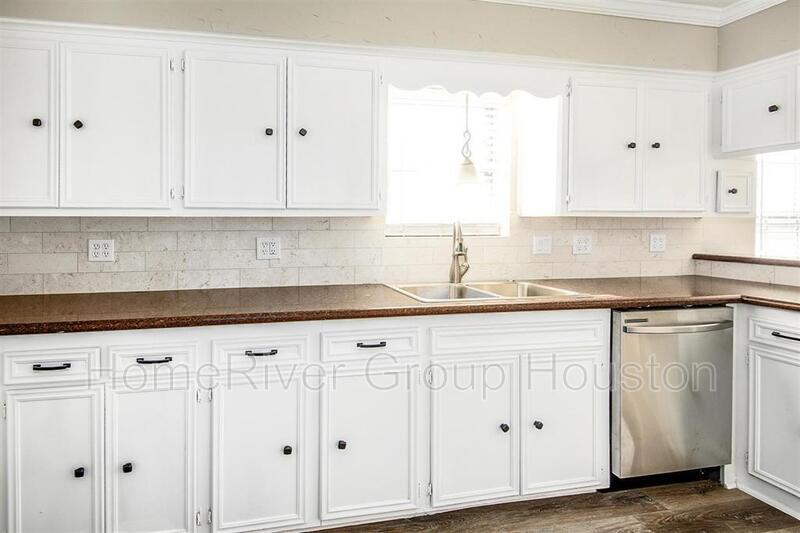 Building Photo - 12510 Old River Dr
