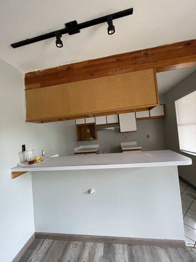 Building Photo - OSU North Campus 5 bedroom 2 bath apartment