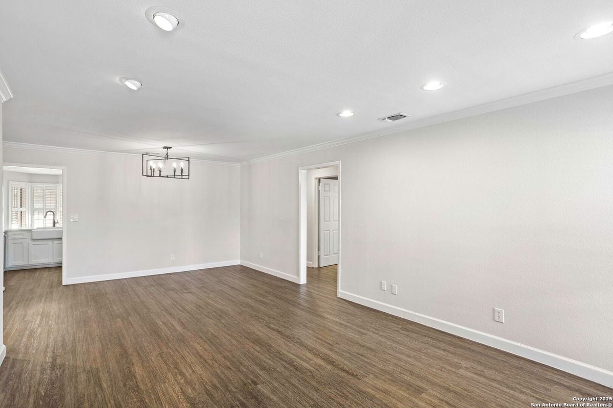 Building Photo - 2611 Eisenhauer Rd