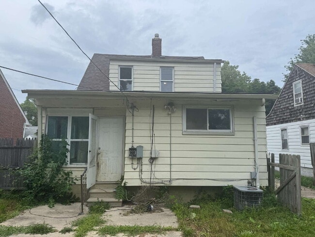 Building Photo - Discover Comfort and Convenience in Harper...