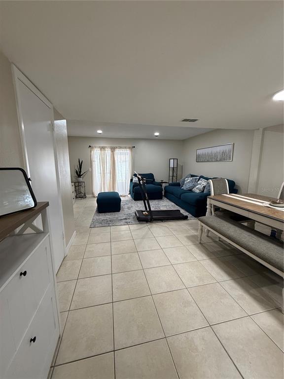 Building Photo - 10053 Lake Oak Cir