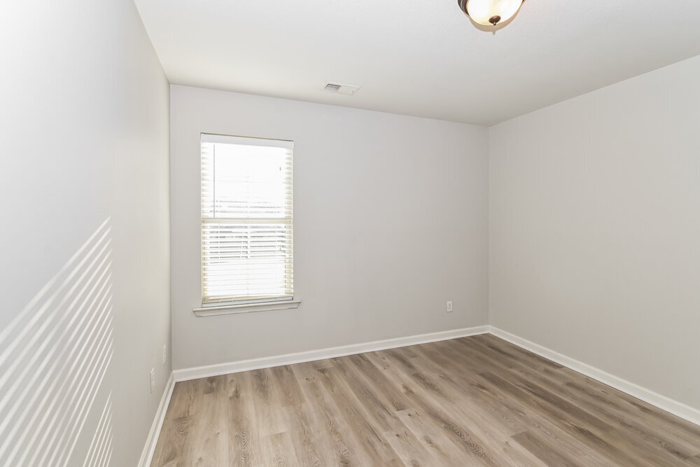 Building Photo - 2805 S Cherry Dr