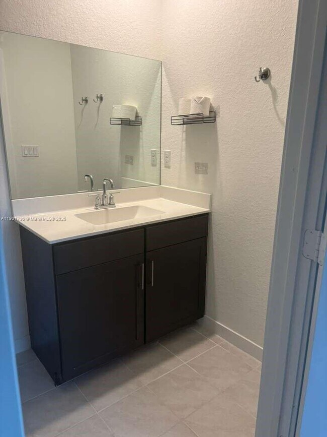 Building Photo - 449 NE 5th Ln