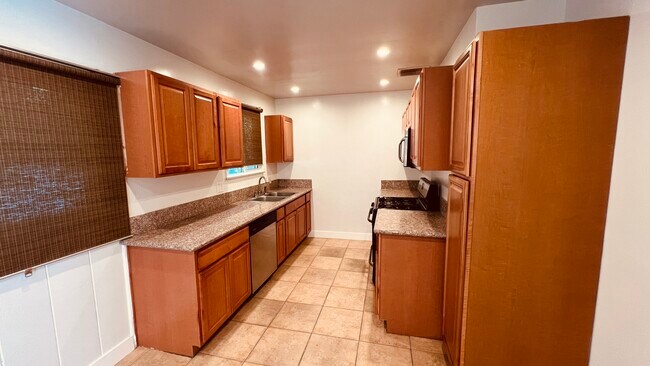 Building Photo - 4949 Coldwater Canyon Ave
