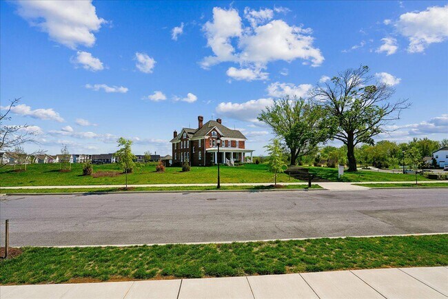 Building Photo - 1303 Potomac View Pkwy