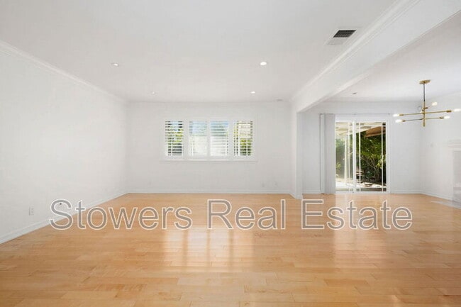 Building Photo - 4840 Coco Palm Dr