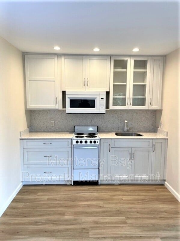 Building Photo - 25383 Flanders Dr