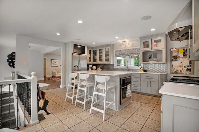 Building Photo - 802 N Park Ave