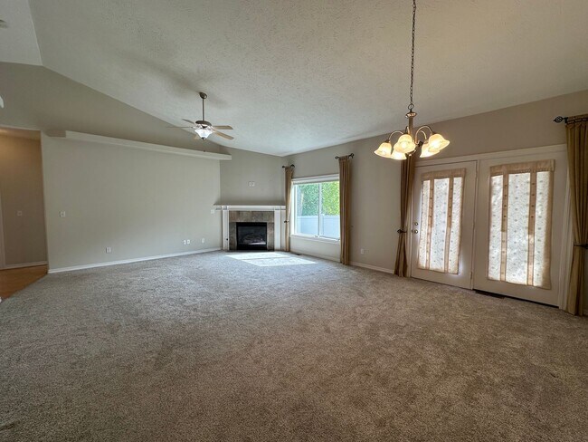 Building Photo - Spacious One-Level Living – 3 Bedrooms, 2 Baths, Central Valley School District