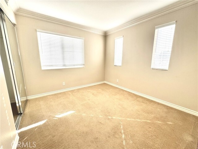 Building Photo - 16 Kingsway Dr