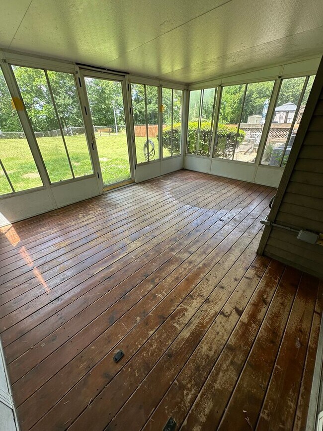 Building Photo - Nice 2 bedroom townhome with a view!