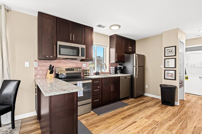 Building Photo - 18340 Mesle St