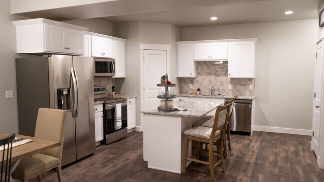 Building Photo - Luxury Tremonton Town-Home for For Rent