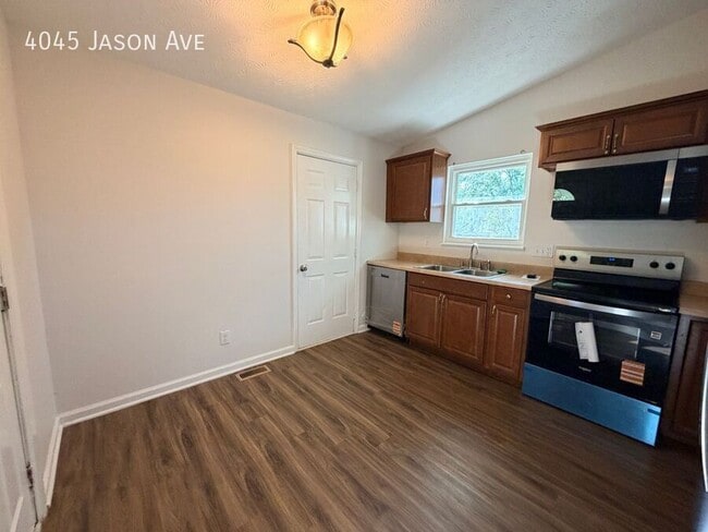 Building Photo - 4045 Jason Ave