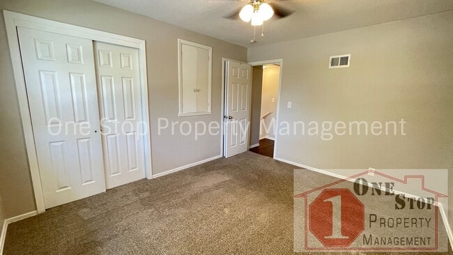 Building Photo - Beautiful 3 Bedroom / 2 Bathroom Duplex in...