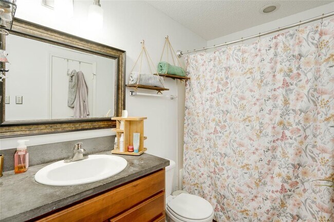 Building Photo - 1211 Gingerlily Cove