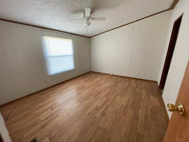 Building Photo - 3 BR, 2 BA doublewide in Pikeville!