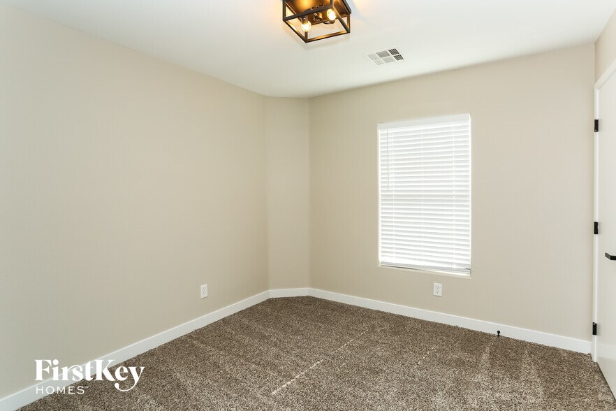 Building Photo - 3336 E Palatine Hills Ave