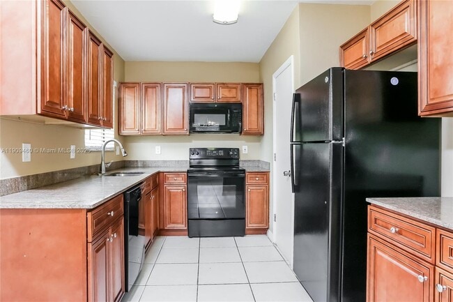 Building Photo - 1531 NW 12th Ct