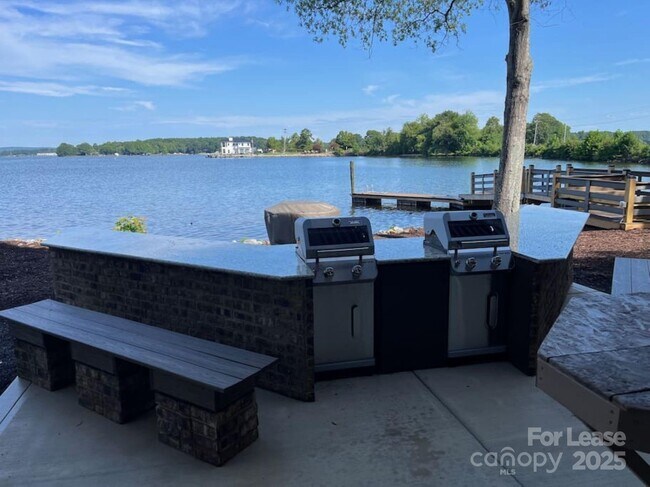 Building Photo - 4897 Kiser Island Rd