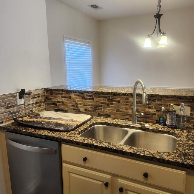 Building Photo - 1497 Castle Pines Cir