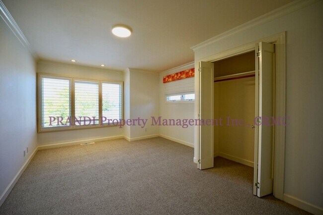 Building Photo - 3 Bartel Ct