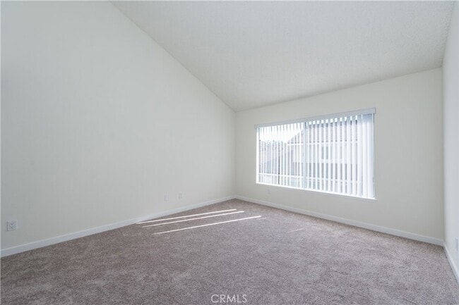 Building Photo - 49 Summerstone