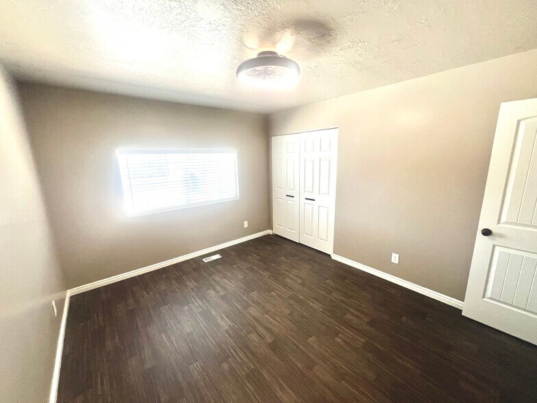 Building Photo - 1583 S 1000 E