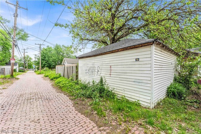 Building Photo - 2050 W 83rd St