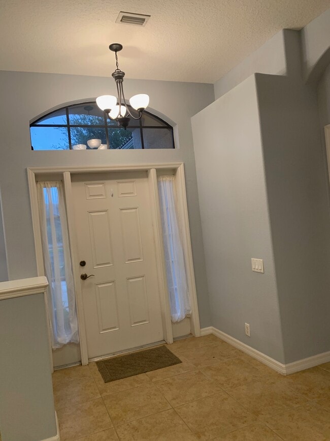 Building Photo - 12705 Penguin Dr
