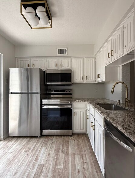 Building Photo - 14800 Enterprise Dr