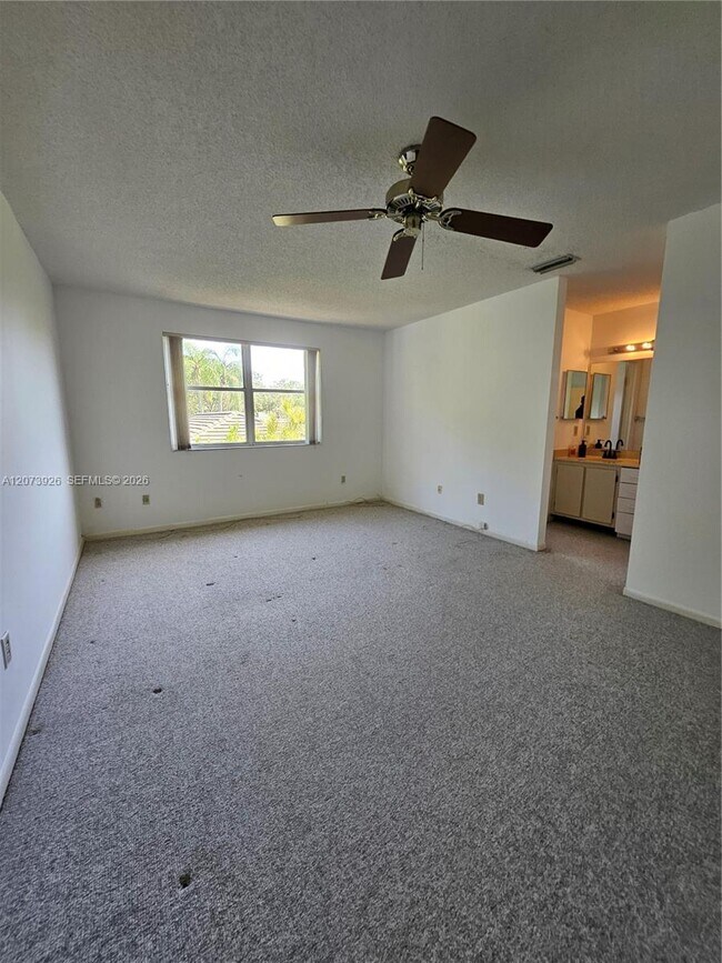Building Photo - 9840 NW 9th Ct