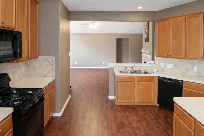 Building Photo - 5011 Forest Hurst Glen