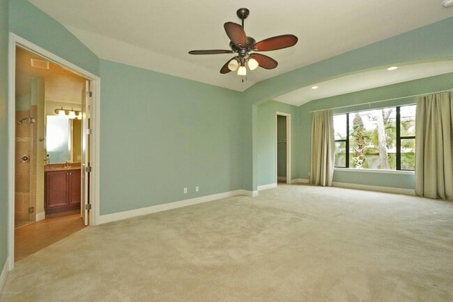 Building Photo - 374 Point Lobos Dr