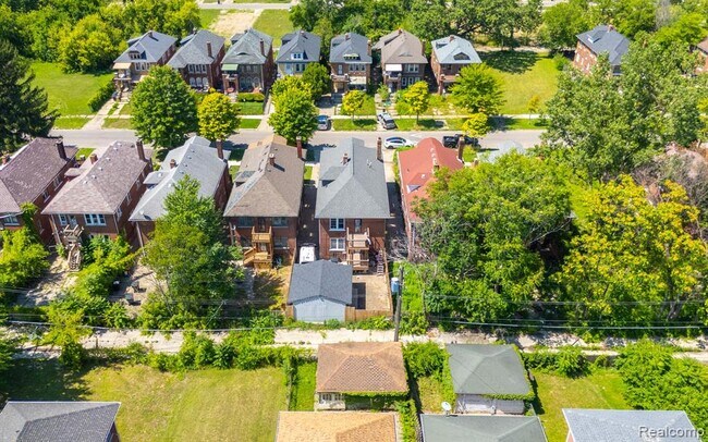 Building Photo - 3273 Cortland St