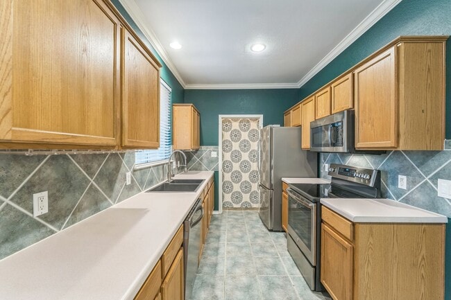 Building Photo - Charming 2-bedroom