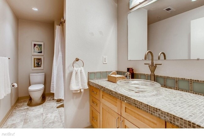 Building Photo - 1 br, 1 bath Condo - 327 NW Park Ave Apt 4A