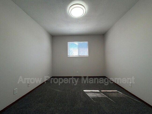 Building Photo - 321 Chestnut St