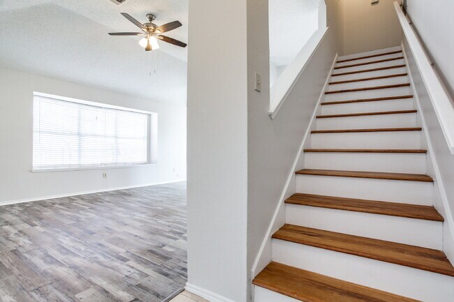 Building Photo - A Two-Story Classic!
