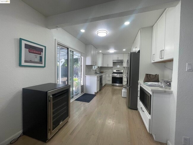 Building Photo - 1248 Hale Dr