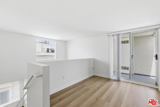 Building Photo - 811 21st St