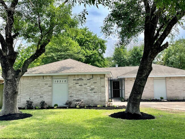 Building Photo - 10310 Oak Acres Dr