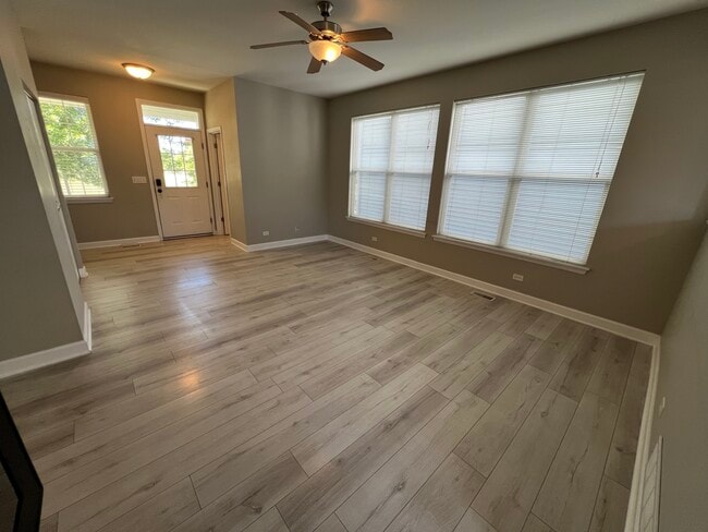 Building Photo - 2158 Middlebury Dr