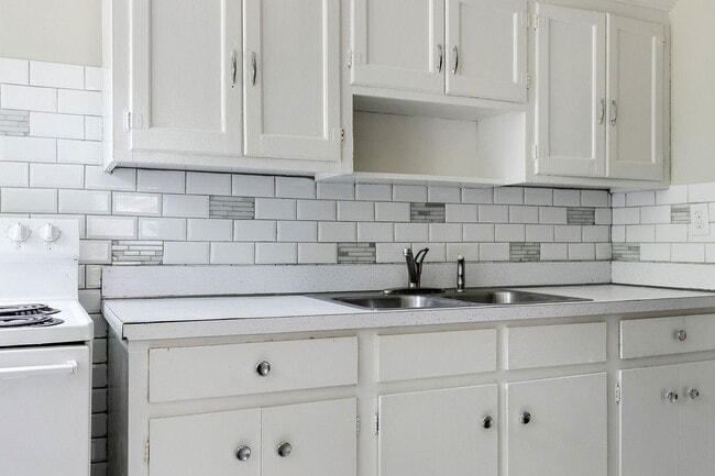 Building Photo - 3009 Napoleon St