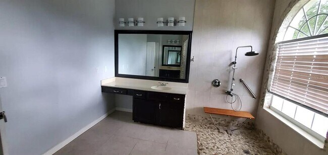 Building Photo - 1 Roseberry Ct