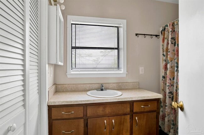 Building Photo - 2802 W Gonzalez St