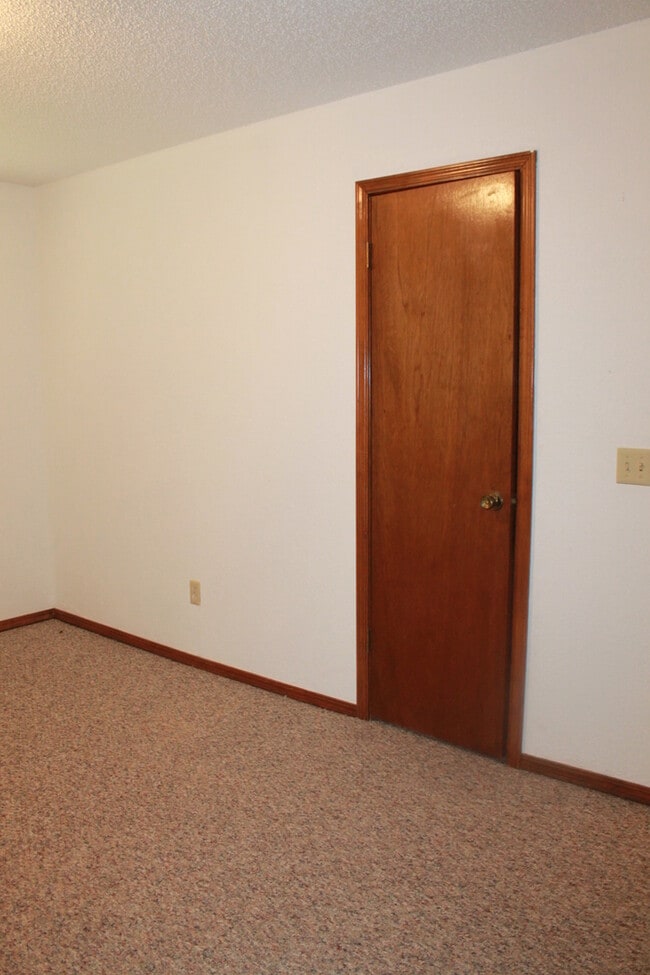 Building Photo - 2 Bedrooms - 2 Full Baths!