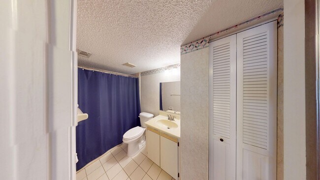 Building Photo - Spacious 2Bed/ 2Bath Condo In Indigo Point - Daytona  *Large Screened In Patio * Water Included *...